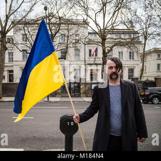 Londres, Royaume-Uni. 28 janvier, 2018. La protestation en face de la Fédération Ukrainiens Ambassade dans l'ouest de Londres à la demande d'un boycott de la prochaine Coupe du Monde de la FIFA 2018 en Russie. Autres offres : le Gouvernement britannique continue la pression sur la Russie afin d'assurer l'intégrité territoriale et de la souveraineté, et de rétablir la paix en Ukraine. © Guy Josse/Alamy Live News Banque D'Images