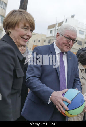 Amman, Jordanie. 28 janvier, 2018. Le Président allemand Frank-Walter Steinmeier et son épouse Elke Buedenbender visitez l'école Al Quds à Amman, Jordanie, 28 janvier 2018. Steinmeier est sur un 5 jours de voyage en Jordanie et au Liban. Credit : Jörg Carstensen/dpa/Alamy Live News Banque D'Images