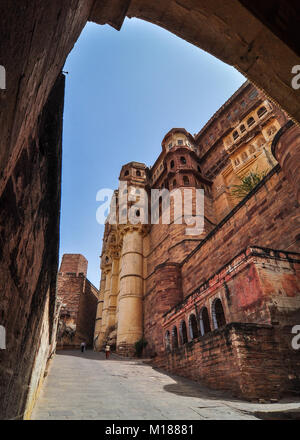 Architecture de Mehrangarh Fort à Jodhpur (Inde). (Mehran Mehrangarh Fort), situé à Jodhpur, Rajasthan, est l'un des plus grands forts de l'Inde. Banque D'Images