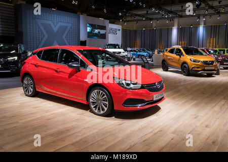 Bruxelles - 10/01/2018 : voiture Opel Astra illustré au Salon de l'Automobile de Bruxelles. Banque D'Images