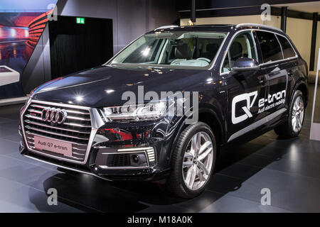 Bruxelles - 10/01/2018 : Audi Q7 e-tron V6 Plug-in voiture hybride présentée au Salon Automobile de Bruxelles. Banque D'Images