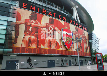 Londres, ANGLETERRE - 04 MAI 2012 : l'extérieur de l'Emirates stadium - l'accueil officiel du Club d'Arsenal au sol Banque D'Images