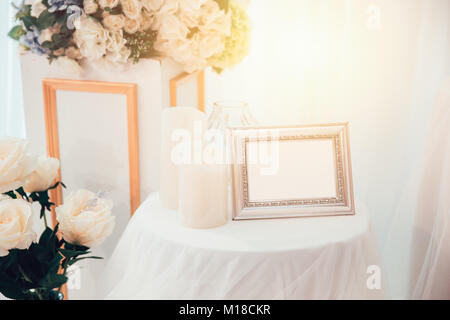 Belle cérémonie de mariage blanc décoration fond intérieur Banque D'Images