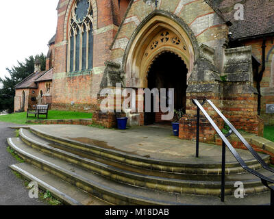 Entrée nord de St Michael and All Angels Parish Church, Lyndhurst, New Forest, Hampshire, England, UK Banque D'Images