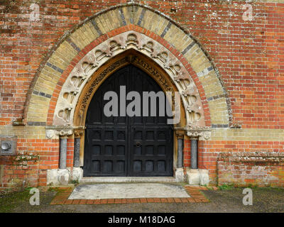 Entrée nord de St Michael and All Angels Parish Church, Lyndhurst, New Forest, Hampshire, England, UK Banque D'Images