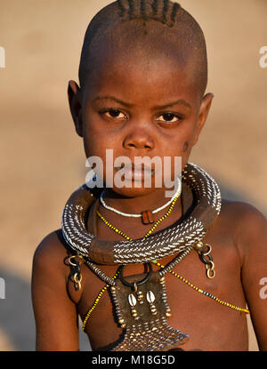 Avec Himbamädchen,Collier,Portrait,Kunene Namibie,Kaokoveld Banque D'Images