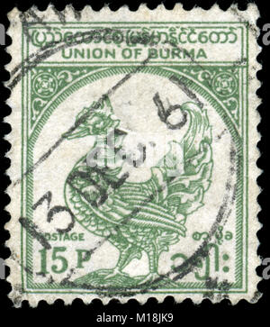 Timbre Cachet du Myanmar (Birmanie) dans le premier anniversaire de l'indépendance, la valeur en monnaie nouvelle série émise en 1954 Banque D'Images