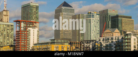 Londres, Royaume-Uni - Octobre 17th, 2017 : quartier des affaires de Canary Wharf à Londres. Banque D'Images