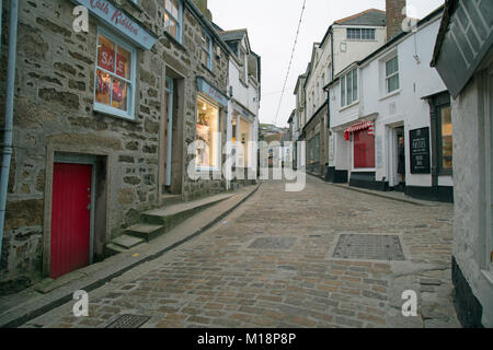 St Ives, Cornwall, Angleterre, 8 janvier 2018, une vue de Fore Street. Banque D'Images