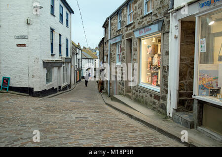 St Ives, Cornwall, Angleterre, 8 janvier 2018, une vue de Fore Street. Banque D'Images