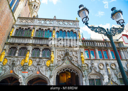 Bruges, Belgique - 18 Avril 2017 : La Basilique de Saint Sang dans la place du marché, Bruges, Flandre occidentale, Belgique Banque D'Images