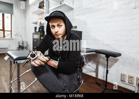 Portrait de maître tatouage artistique professionnelle Banque D'Images