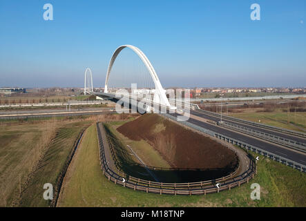 Célèbre pont Calatrava à Reggio Emilia dans le nord de l'Italie Vue aérienne Banque D'Images