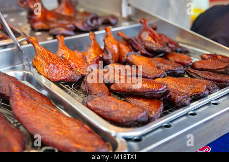 Le canard rôti au Street Market Stall Banque D'Images