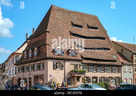 Impressions de la ville historique de Wissembourg (Weissenburg) dans la région d'Alsace, France. Banque D'Images