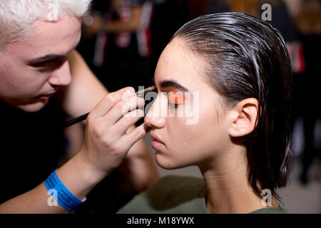 London,UK, 17 septembre 2016, modèle backstage au Fashion Scout, London Fashion Week SS/17 à Freemasons Hall. Mariusz Goslicki/Alamy Banque D'Images