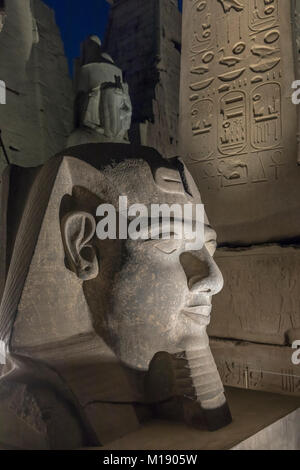 De Ramsès II à la tête du pylône de temple de Louxor, Louxor, Egypte Banque D'Images