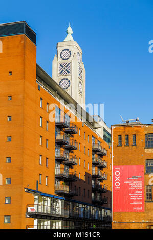 La régénération urbaine : l'emblématique Oxo Tower Wharf sur la rive sud de la zone culturelle de la rivière Thames Embankment, London Borough of Southwark, SE1 Banque D'Images