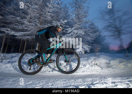 Avenant à la Strathpuffer 24 heures de vélo de montagne dans la région de Strathpeffer dans les Highlands écossais. Banque D'Images