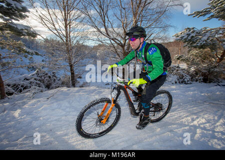 Avenant à la Strathpuffer 24 heures de vélo de montagne dans la région de Strathpeffer dans les Highlands écossais. Banque D'Images