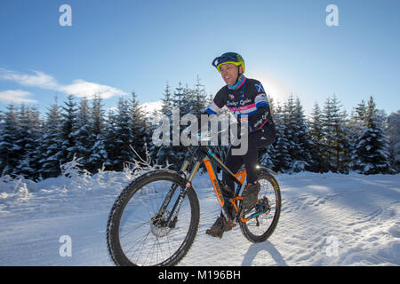 Avenant à la Strathpuffer 24 heures de vélo de montagne dans la région de Strathpeffer dans les Highlands écossais. Banque D'Images