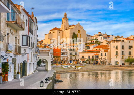 Village de pêcheurs de Cadaques, Costa Brava, Espagne Banque D'Images