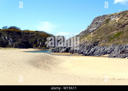 Retour sur vaste Haven South beach vers Bosherston Lily Ponds soleil du printemps, Pembrokeshire, Pays de Galles, Royaume-Uni Banque D'Images