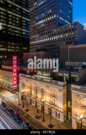 Crépuscule extérieur de la Goodman Theatre de la Loop (Chicago) Banque D'Images