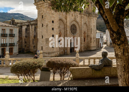 La cathédrale de Mondoñedo, ville de Lugo, Galice, Espagne, à partir du xiiie siècle avec le surnom de la "Cathédrale" d'agenouillement. Banque D'Images