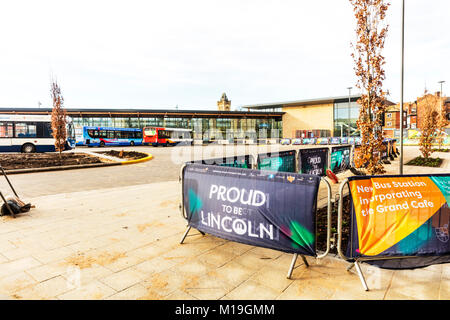 La Ville de Lincoln, Lincolnshire, Royaume-Uni. 28 janvier, 2018. Le tout nouveau Lincoln, à la fine pointe de la station de bus a ouvert ses portes le 28 janvier. La gare routière centrale de Lincoln fait partie du conseil de ville de Lincoln's £30millions de centre de transport qui, avec la nouvelle station, comprend un parking de l'espace 1 000, Ville de Lincoln, Lincolnshire, Angleterre Royaume-uni : Crédit Cornwall iconique/Alamy Live News Banque D'Images