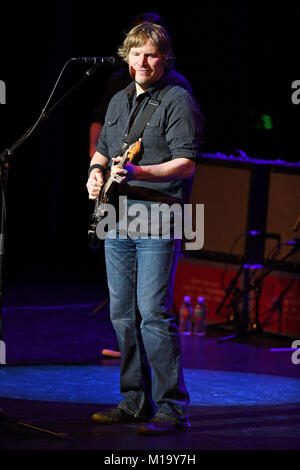 Coral Springs FL, USA. 28 janvier, 2018. Stu Cook et Doug Clifford de Creedence Clearwater Revisited effectuer à Coral Springs Centre pour les arts le 28 janvier 2018 à Coral Springs, en Floride. Credit : Mpi04/media/Alamy Punch Live News Banque D'Images