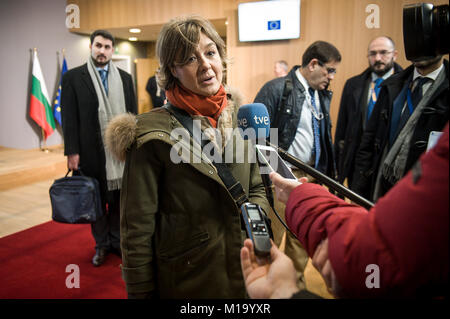 Bruxelles, Bxl, Belgique. 29 janvier, 2018. Le ministre de l'agriculture espagnole Isabel Garcia Tejerina parle à la presse avant la réunion des ministres de l'Agriculture au siège du Conseil européen à Bruxelles, Belgique le 29.01.2018 par Wiktor Dabkowski Wiktor Dabkowski/crédit : ZUMA Wire/Alamy Live News Banque D'Images