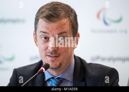 Bonn, Allemagne. 29 janvier, 2018. Andrew Parsons, président du Comité International Paralympique prend la parole lors d'une conférence de presse à Bonn, Allemagne, du 29 janvier 2018. L'équipe russe a été exclu de l'hiver prochain les Jeux Paralympiques à Pyeongchang, tandis que les athlètes peuvent concourir sous un pavillon neutre. Credit : Marius Becker/dpa/Alamy Live News Banque D'Images