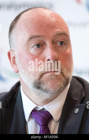 Peter van de Vliet, directeur médical du Comité International Paralympique prend la parole lors d'une conférence de presse à Bonn, Allemagne, du 29 janvier 2018. L'équipe russe a été exclu de l'hiver prochain les Jeux Paralympiques à Pyeongchang, tandis que les athlètes peuvent concourir sous un pavillon neutre. Photo : Marius Becker/dpa Banque D'Images