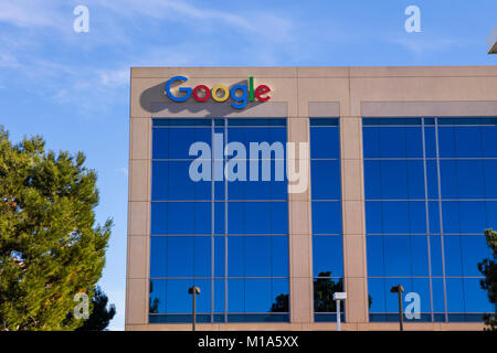 Google signe et logo sur son bâtiment du centre de Google à Irvine en Californie USA Banque D'Images