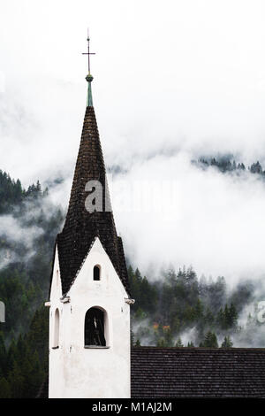 L'église et de bâtiments à Cortina d'Ampezzo Banque D'Images