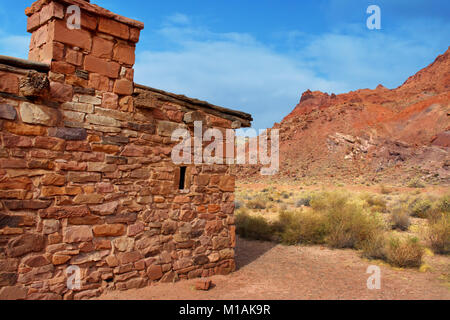 Maison en pierre abandonnés sur les rives du fleuve Colorado à Lees Ferry, Arizona . Bien a été utilisé par les premiers pionniers de la région. Banque D'Images