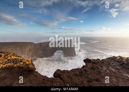 Dyrholaey promontory une destination touristique populaire sur la côte sud de l'Islande Banque D'Images