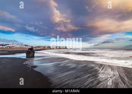 Dyrholaey promontory une destination touristique populaire sur la côte sud de l'Islande Banque D'Images