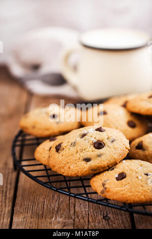 Des petits copeaux de chocolat fait maison cookies Banque D'Images