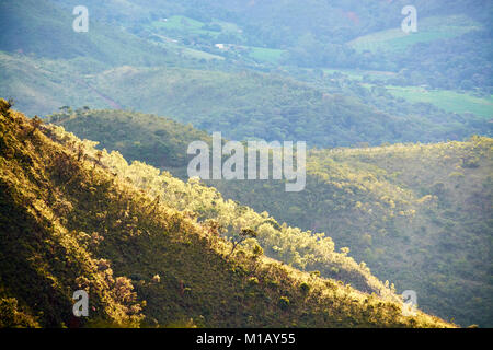 Les montagnes de Minas Gerais au Brésil Banque D'Images