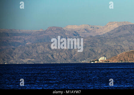 Une vue de Taba et la frontière israélienne - égyptien comme vu depuis Aqaba, Jordanie. Banque D'Images