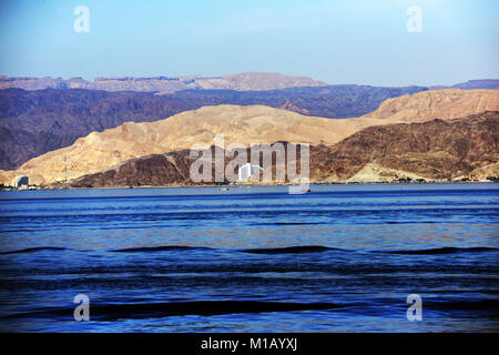 Une vue de Taba et la frontière israélienne - égyptien comme vu depuis Aqaba, Jordanie. Banque D'Images