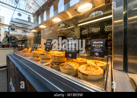 Tout le dynamisme du marché St Nicolas également connu sous le nom de St Nicks, Bristol, Royaume-Uni. Banque D'Images