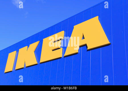 RAISIO, FINLANDE - le 21 septembre : signer chez IKEA IKEA Raisio Store le 21 septembre 2013 à Raisio, Finlande. En janvier 2008, la société est l'univers Banque D'Images