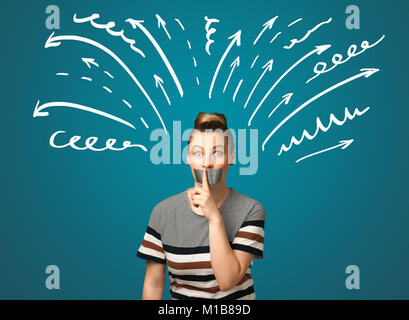 Jeune femme avec la bouche avec du ruban adhésif blanc et les lignes et les flèches autour de la tête Banque D'Images