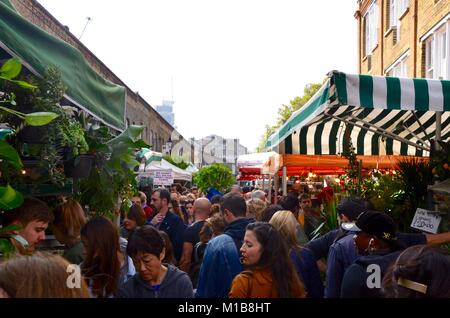 Columbia Road Flower Market East London UK sur un dimanche ensoleillé 2017 Banque D'Images