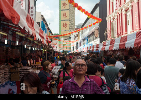 27.01.2018, Singapour, République de Singapour, en Asie - des gens pleins à l'un des marchés de rue du quartier chinois. Banque D'Images