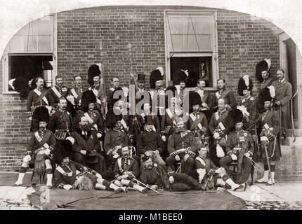 Les agents de l'armée dans les kilts - 79e Highlanders écossais, c.1873 ( Banque D'Images