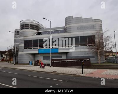 Cinéma Odéon fermé et abandonnés sur les grands's Corner à Ipswich, Suffolk. Le cinéma a fermé en 2005. Toujours vide et inutilisé en janvier 2018. Banque D'Images